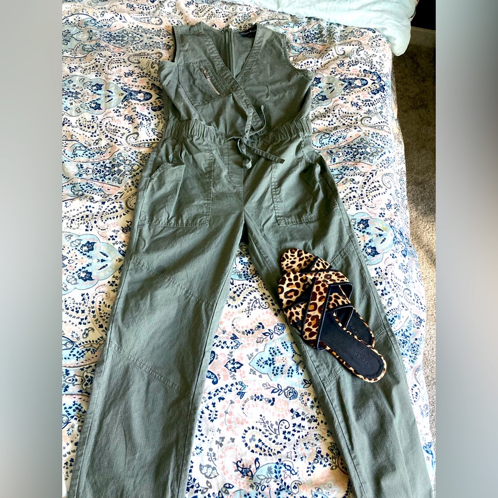 Khaki pants romper DKNY size 25. Like new.